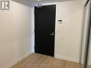 501 Yonge St in Toronto, ON - Building Photo - Building Photo