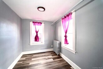 161 Rockaway Ave in Valley Stream, NY - Building Photo - Building Photo