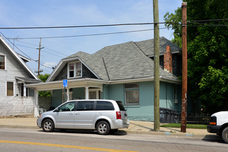 712 Pike St in Covington, KY - Foto de edificio - Building Photo