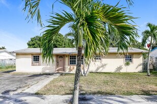 1280 SW 10th Terrace in Deerfield Beach, FL - Building Photo