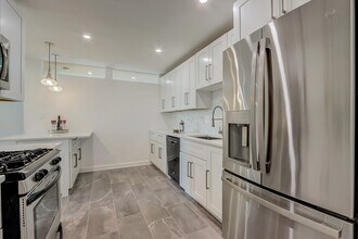 240 M St SW, Unit E100 in Washington, DC - Building Photo - Building Photo