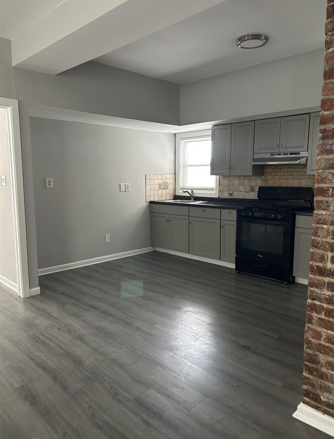 339 Danforth Ave in Jersey City, NJ - Building Photo - Building Photo