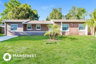 913 Redwood Ct in Altamonte Springs, FL - Building Photo