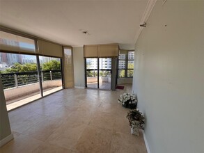 3400 NE 192nd St, Unit 604 in Aventura, FL - Building Photo - Building Photo