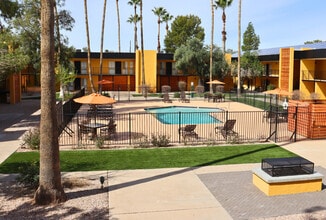 Villas Las Cerezas in Tucson, AZ - Foto de edificio - Building Photo