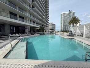 275 1st Ave S in St. Petersburg, FL - Building Photo - Building Photo