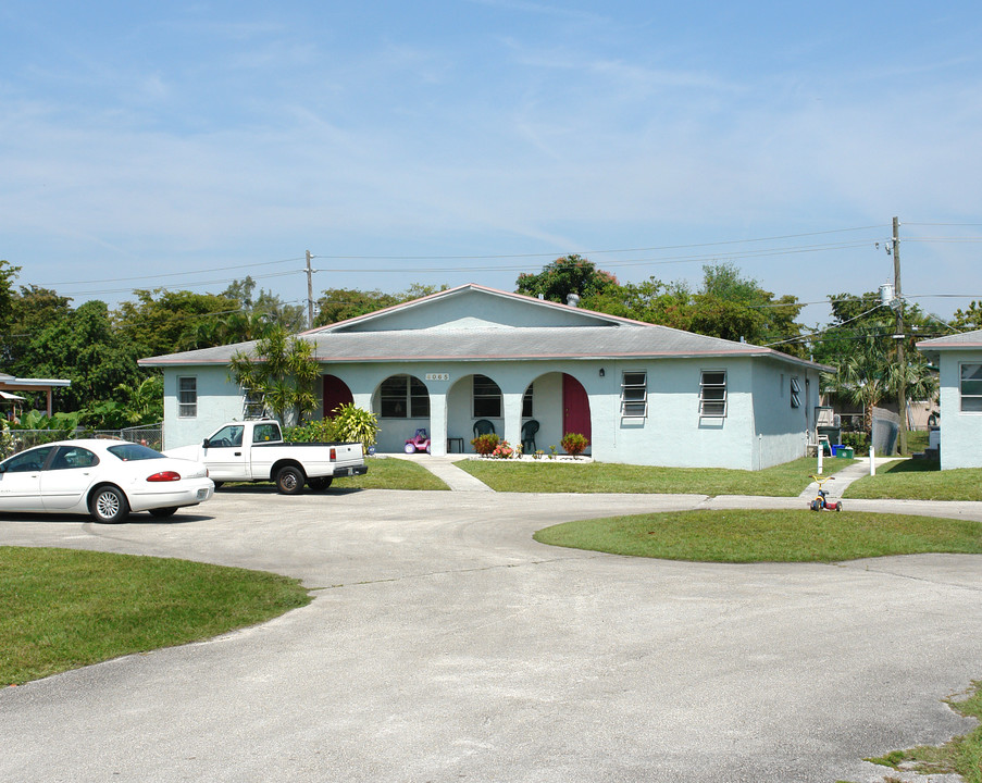 4063-4065 SW 51st St in Fort Lauderdale, FL - Building Photo