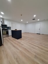 14 N Broadway in Gloucester City, NJ - Foto de edificio - Building Photo