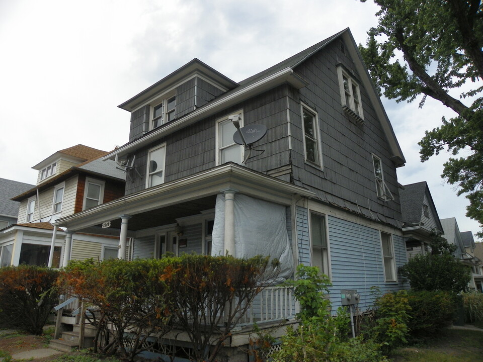 1548 E Main St in Rochester, NY - Building Photo