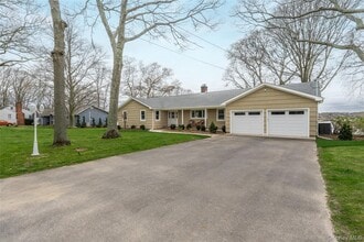 1225 Westview Dr in Mattituck, NY - Building Photo - Building Photo