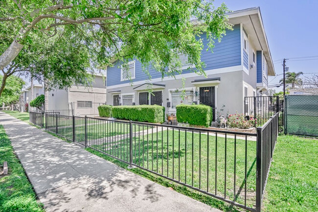 1530 Henderson Ave in Long Beach, CA - Building Photo - Building Photo