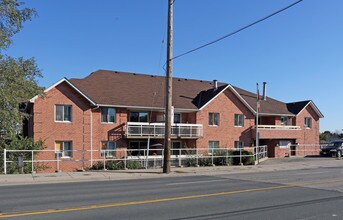 Bartonville Manor in Hamilton, ON - Building Photo - Building Photo