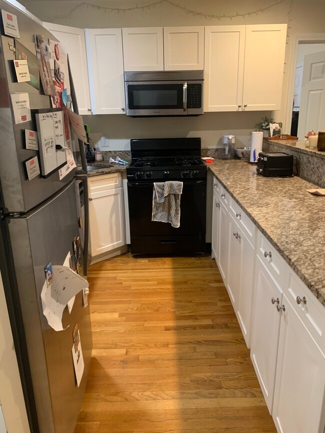 328 Saint Paul St, Unit 4 in Brookline, MA - Building Photo - Building Photo