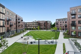 Ashlar Park in Quincy, MA - Foto de edificio - Building Photo