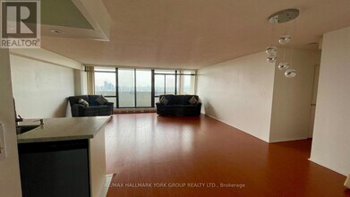 3300-3300 Don Mills Rd in Toronto, ON - Building Photo - Building Photo