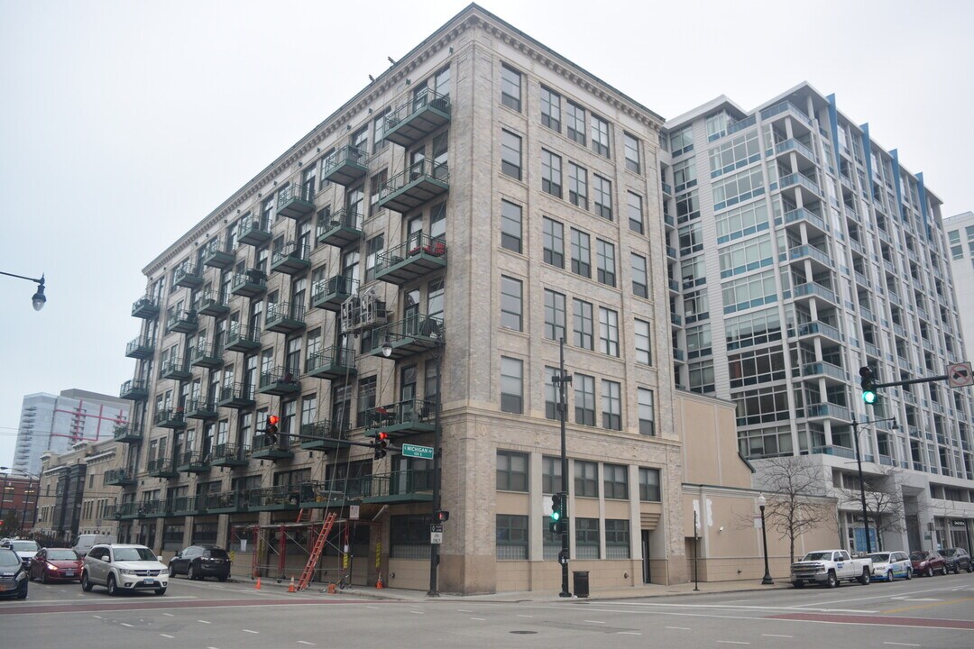 1801 S Michigan Ave in Chicago, IL - Building Photo