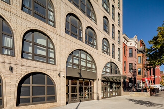 Luna in Brooklyn, NY - Foto de edificio - Building Photo