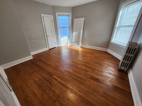 6235 N Claremont Ave in Chicago, IL - Building Photo - Building Photo
