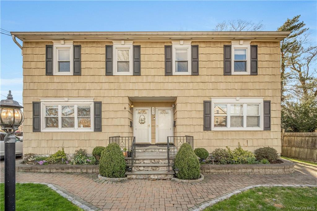 570 N Barry Ave, Unit #LEFT in Mamaroneck, NY - Building Photo