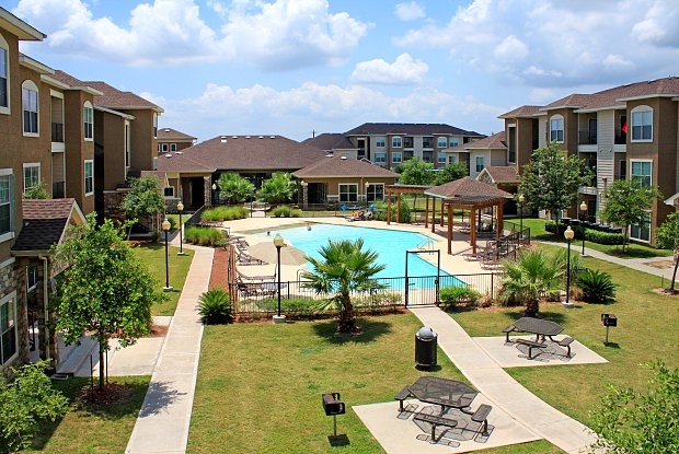 Bayview Apartments in Baytown, TX - Building Photo