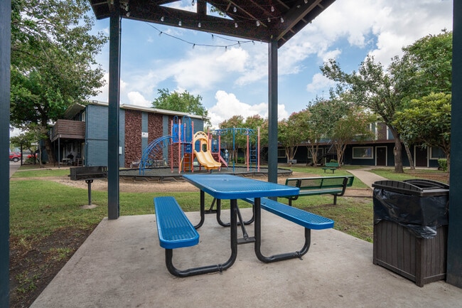 Encanto Apartments