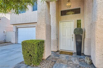 8609 Invierno Cir in Las Vegas, NV - Building Photo - Building Photo