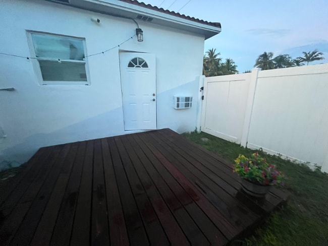 16101 NE 11th Ave in North Miami Beach, FL - Building Photo - Building Photo