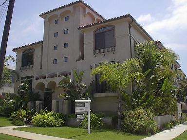 15920 W Sunset Blvd in Pacific Palisades, CA - Building Photo