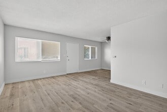 125 E Spring St in Long Beach, CA - Building Photo - Building Photo