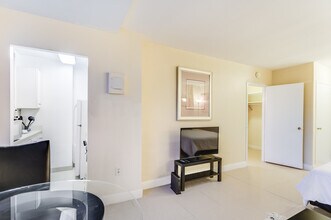 1111 Arlington Blvd, Unit 546 in Arlington, VA - Building Photo - Building Photo