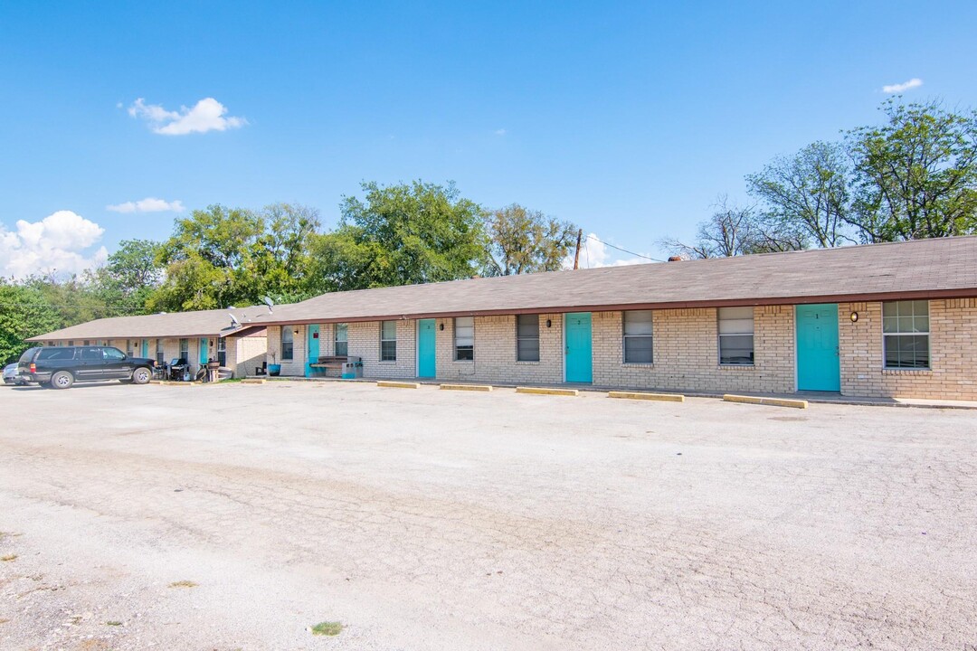 1708 3rd Street in Brownwood, TX - Building Photo