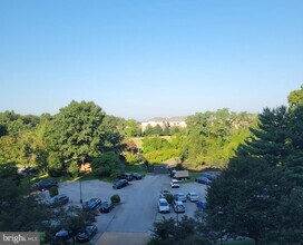 5901 Mt Eagle Dr, Unit 609 in Alexandria, VA - Foto de edificio - Building Photo