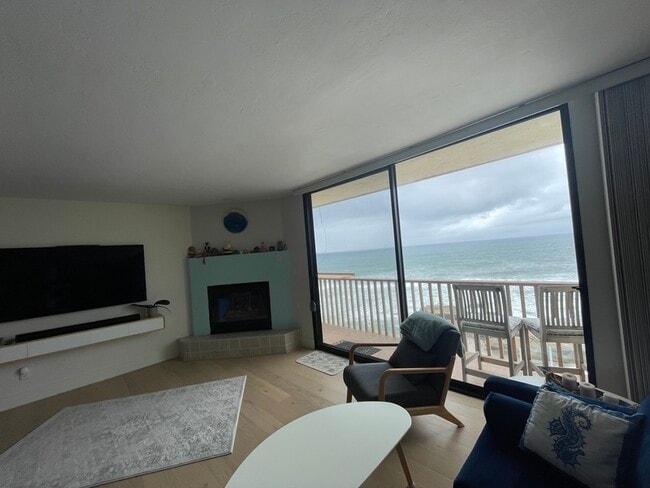 5015 Santa Cruz Ave in San Diego, CA - Foto de edificio - Building Photo