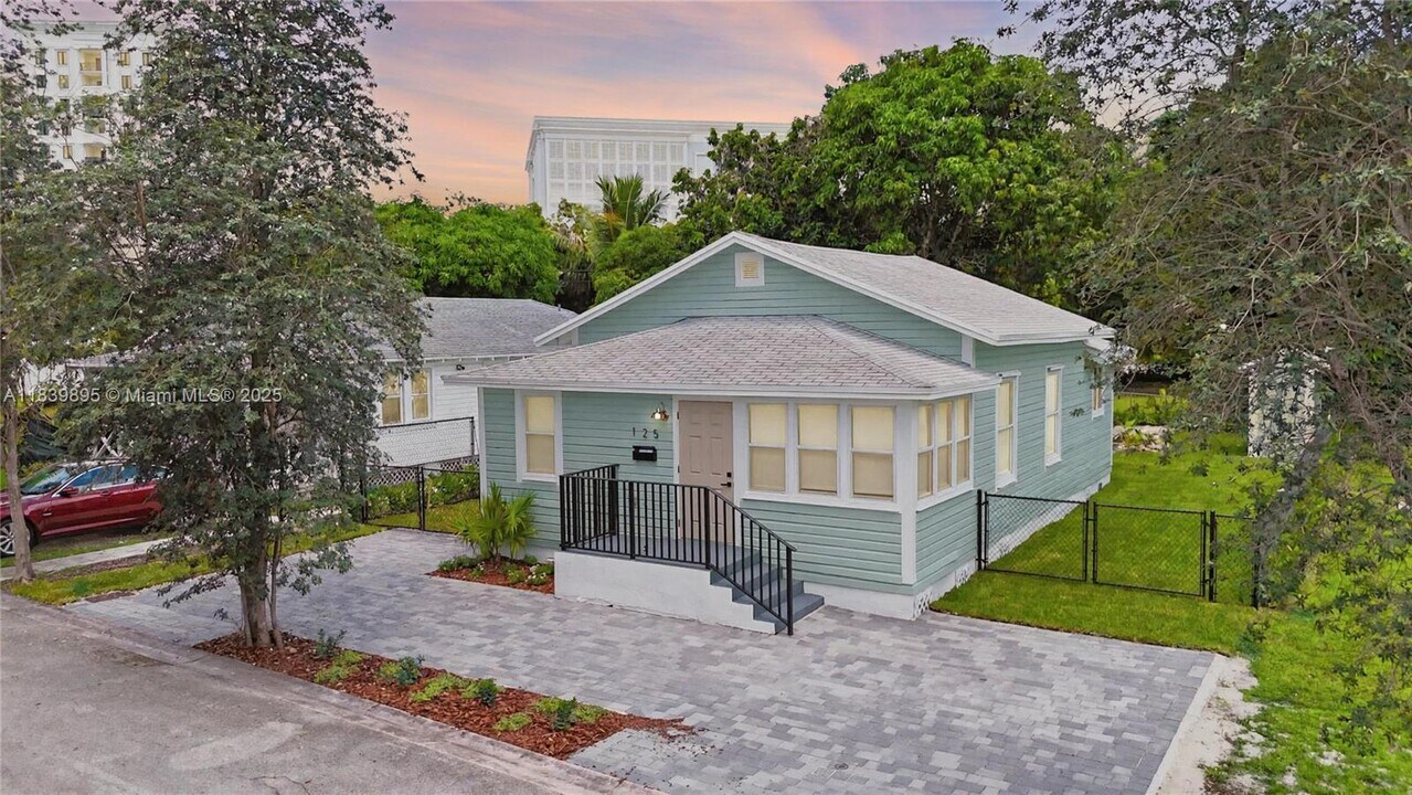 125 Frow Ave in Coral Gables, FL - Building Photo