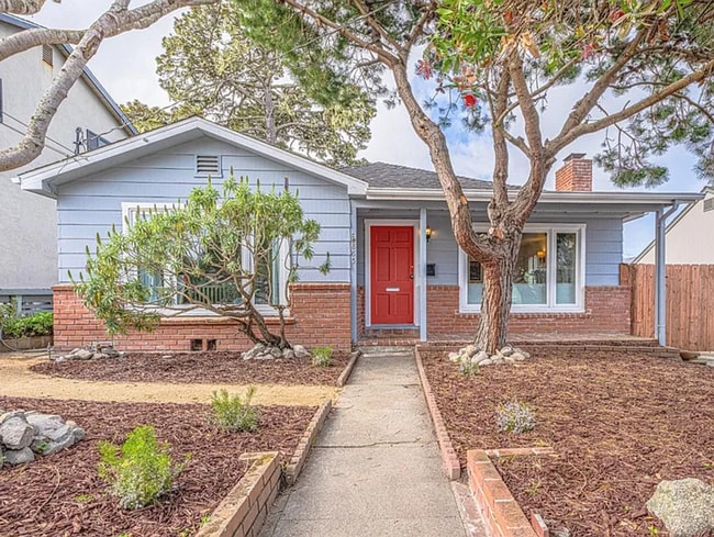 865 Lily St in Monterey, CA - Foto de edificio - Building Photo