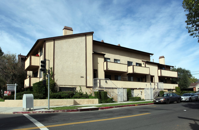 10701 Amestoy Ave in Granada Hills, CA - Building Photo - Building Photo