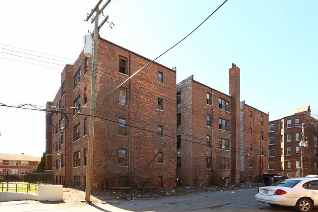 Cumberland Manor Apartments in Detroit, MI - Building Photo - Building Photo