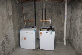 12900 S 2200 W in Riverton, UT - Foto de edificio - Building Photo