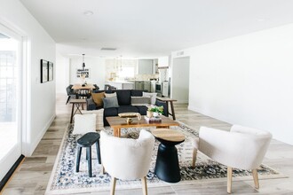 8626 E Highland Ave in Scottsdale, AZ - Building Photo - Building Photo