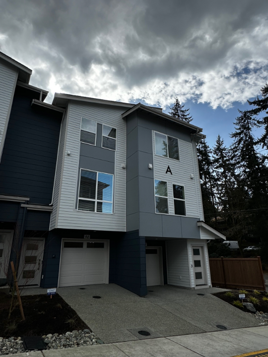 23413 Edmonds Way in Edmonds, WA - Building Photo