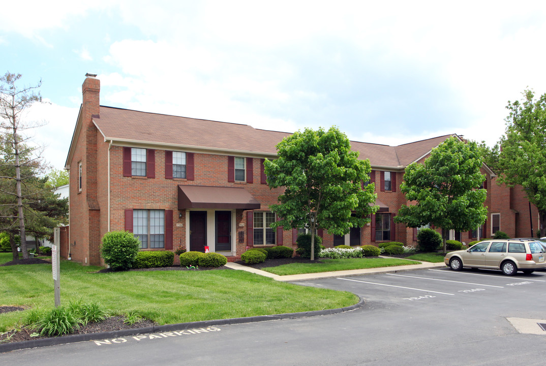 Woodbridge Village Condominium in Powell, OH - Building Photo