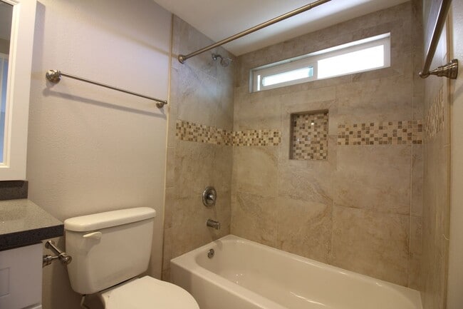 227 Avenida Lobeiro in San Clemente, CA - Building Photo - Building Photo