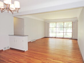 286 Richmond Rd in Richmond Heights, OH - Building Photo - Building Photo