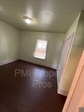 2481 W Locust St in Milwaukee, WI - Building Photo - Building Photo