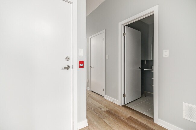 453 Dundas St W in Toronto, ON - Building Photo - Building Photo