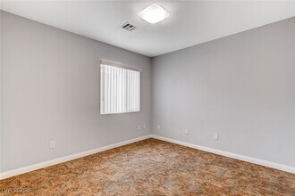 9768 Plane Tree Ct in Las Vegas, NV - Foto de edificio - Building Photo