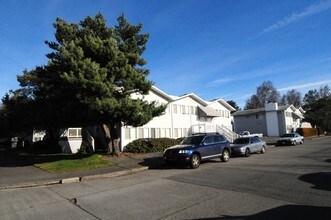 Blanchet Apartments in Seattle, WA - Building Photo - Building Photo