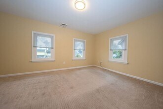 222 Simpson Rd in Ardmore, PA - Foto de edificio - Building Photo