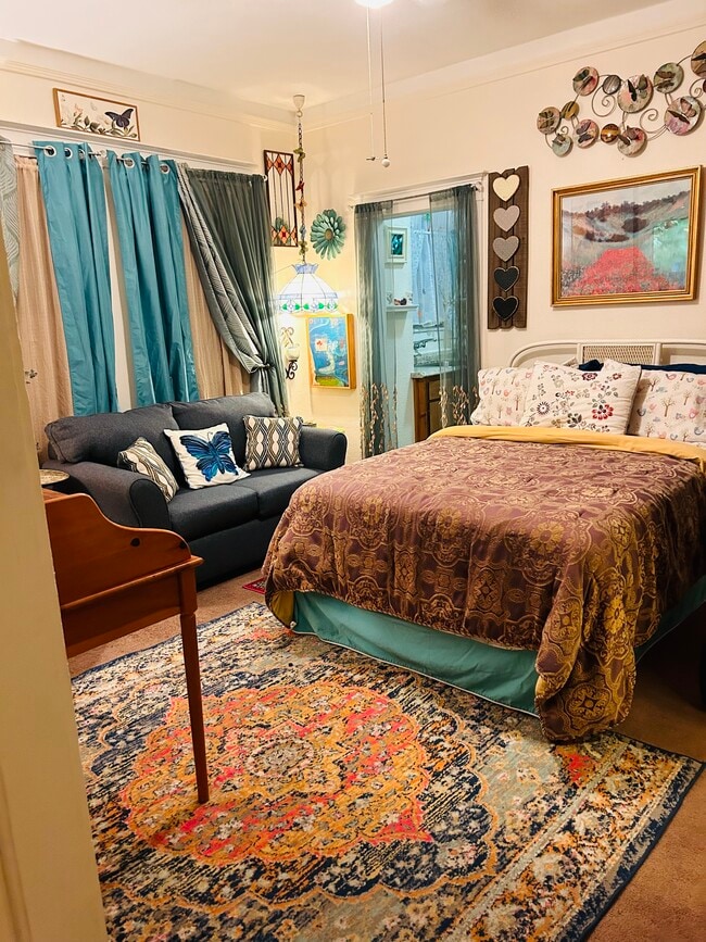 The Lindsay Furnished Apartments