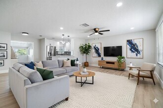 1216 W Wellington Dr in Deltona, FL - Building Photo - Building Photo